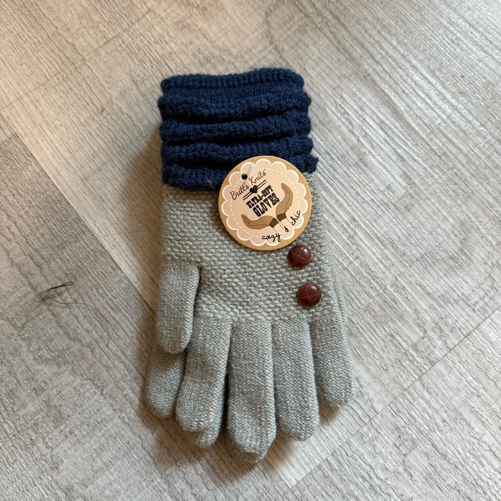 Britt’s knits grey navy gloves